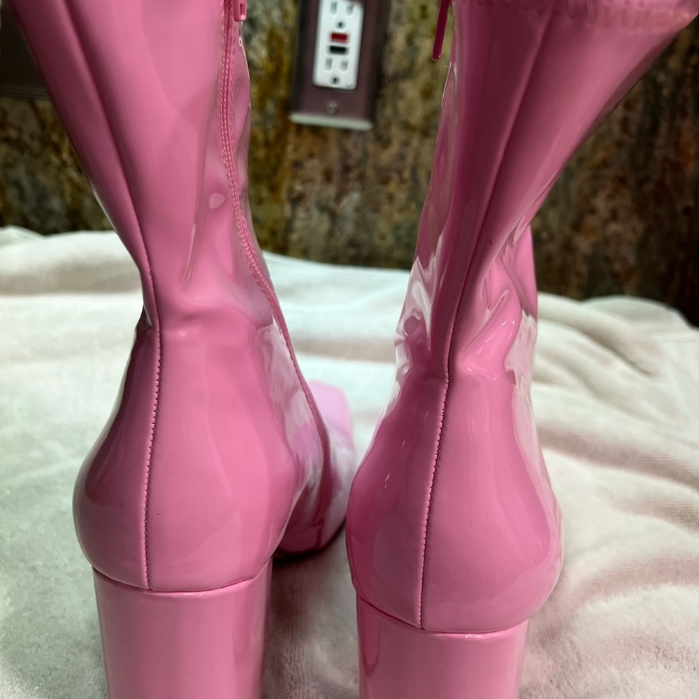 Size 11 boots   Worn once   Has a small spot on the outer front